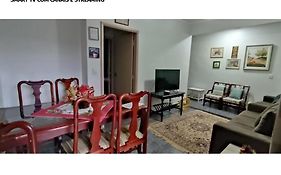Casa com piscina, churrasqueira, 3 suítes com ar condicionado